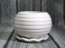 Osłonka ceramiczna biała kwadratowa FALA z podstawkiem 13,5x13 cm